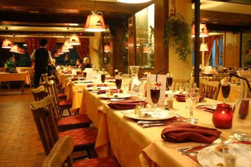 Chris-Tal Hotel Les Houches Restoran gambar